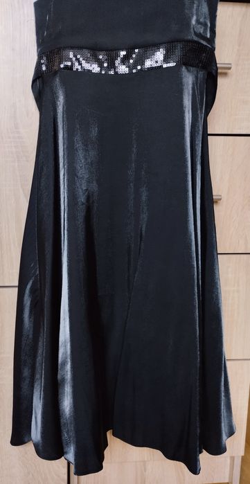 Sukienka czarna elegancka, błyszcząca