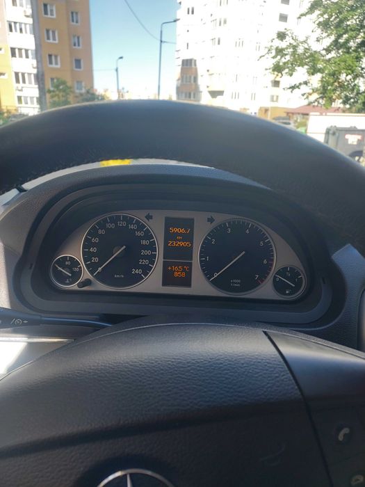 Мерседес В 200 2.0 турбо