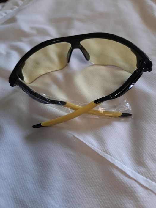 Очки спортивные солнцезащитные