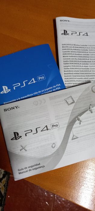 Playstation 4 pro como nova