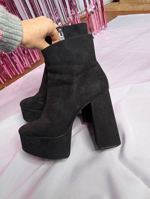 Сапожки, полуботінки замшеві чорного кольору, бренду зара