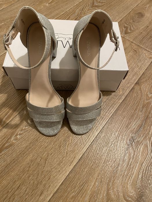 Srebrne brokatowe buty Catwalk 41