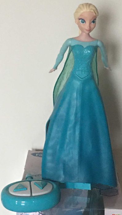 Sing and Walk Elsa Doll