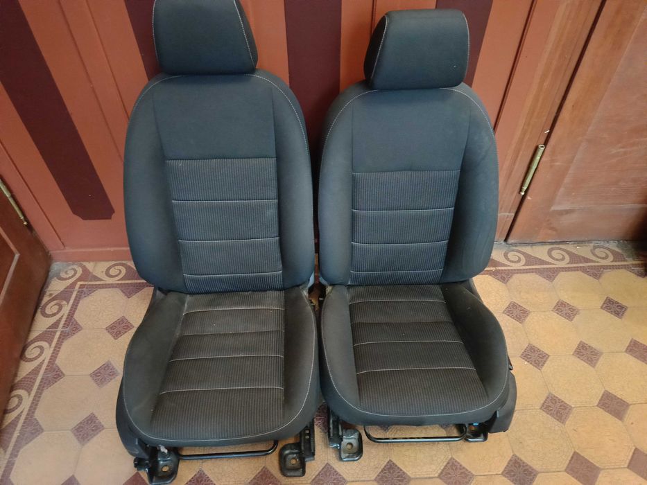 FORD Focus mk2 HB fotele kanapa