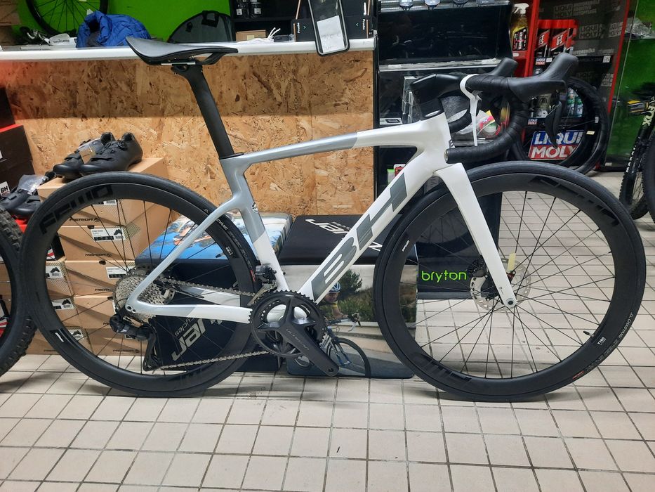 Bh rs1 com ultegra di2 e rodas carbono