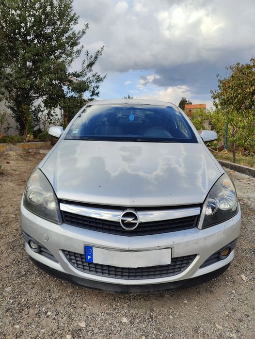 Opel Astra GTC 1.3 — photo 5