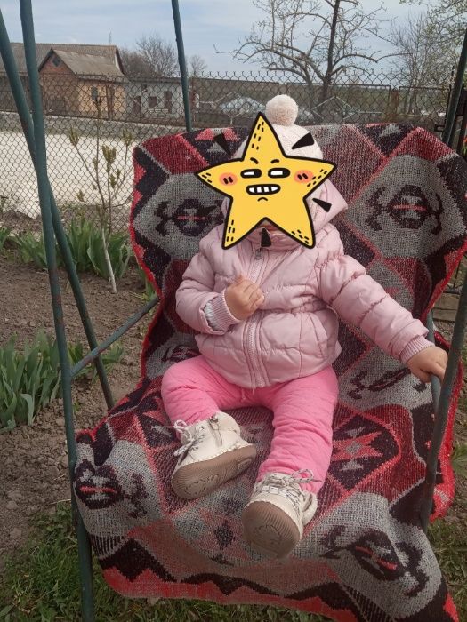 Курточка для дівчинки і шапочка в подарунок.