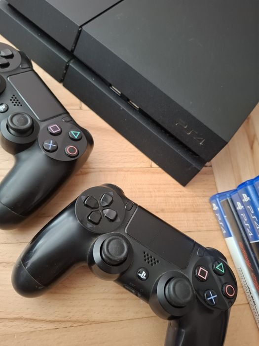 Konsola PS4 plus gry