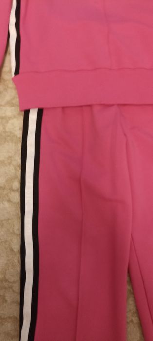 Костюм для дівчинки,нарядний,спортивний