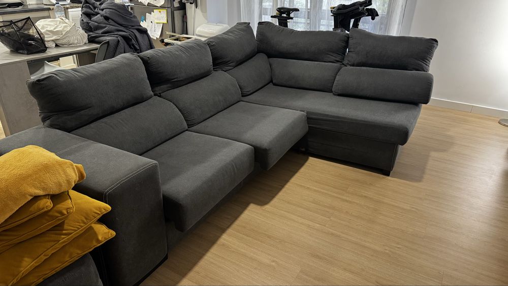 Sofa de canto com puff e bancos