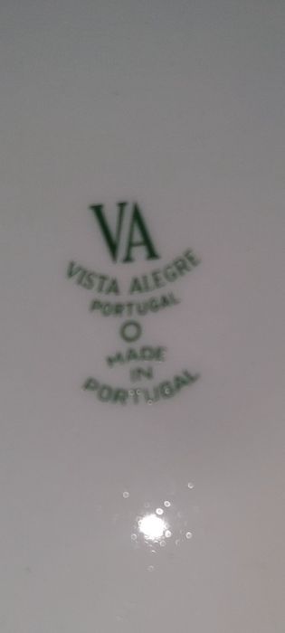 Peça marca Vista Alegre Teresa Lima e prato decorativo Vista Alegre