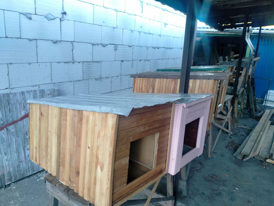 Собача будка з натуральної деревини