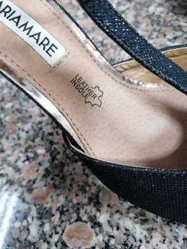 Sapatos brilhantes para festas