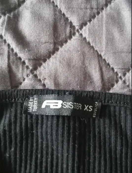 Czarny prążkowany top na ramiączkach rozmiar XS