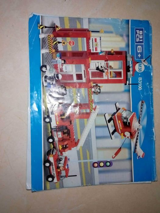 livros de instruções de legos