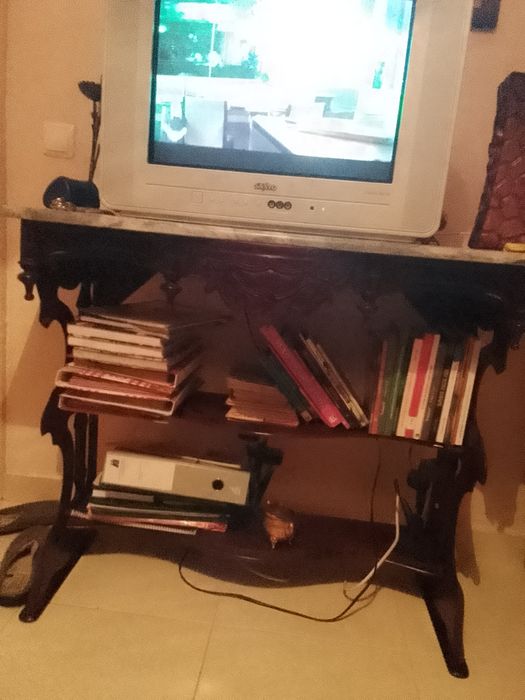 Móvel muito antigo em óptimo estado