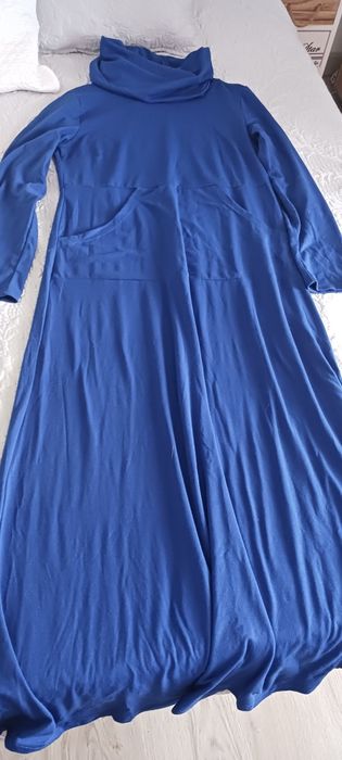 Vestidos elegantes,quentes, compridos,fica bonito e comodo para corpo.