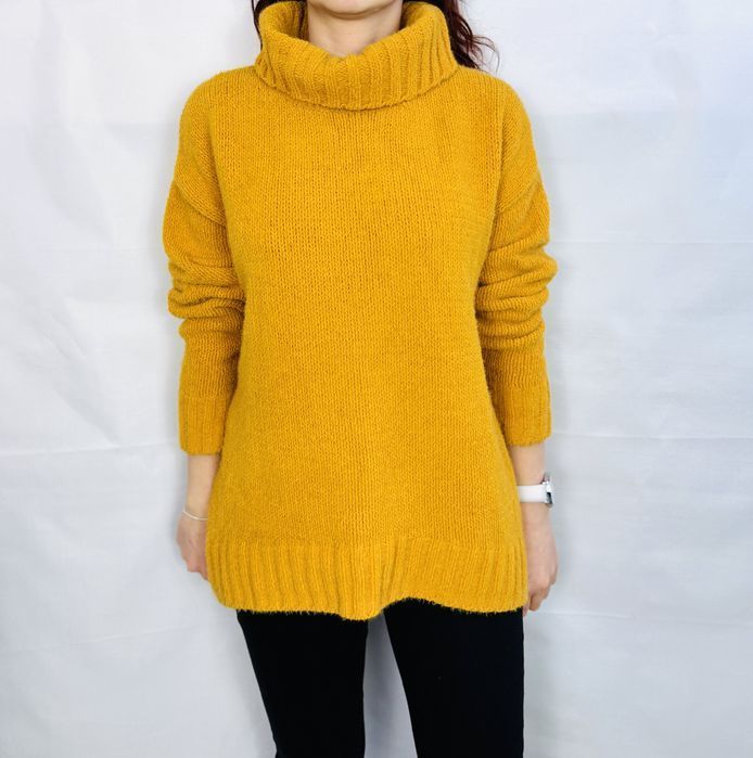 Żółty sweter z golfem oversize L/XL 40/42