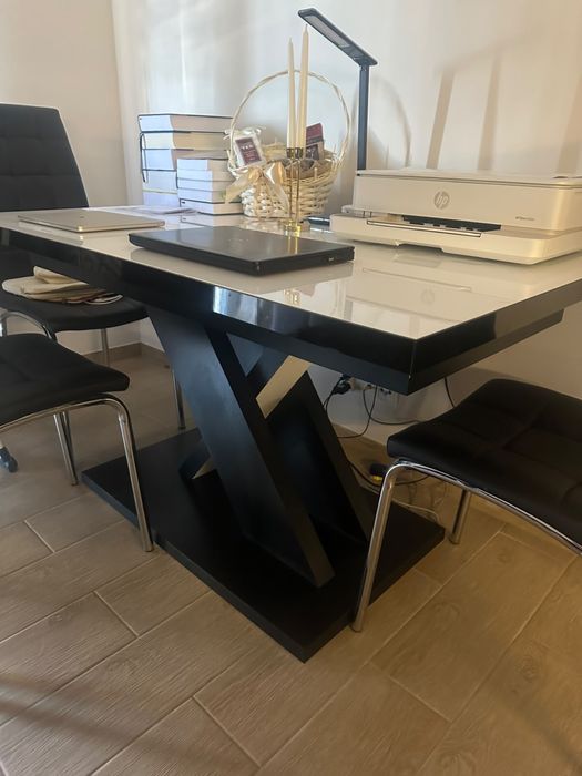 Stół rozkladany w stylu glamour