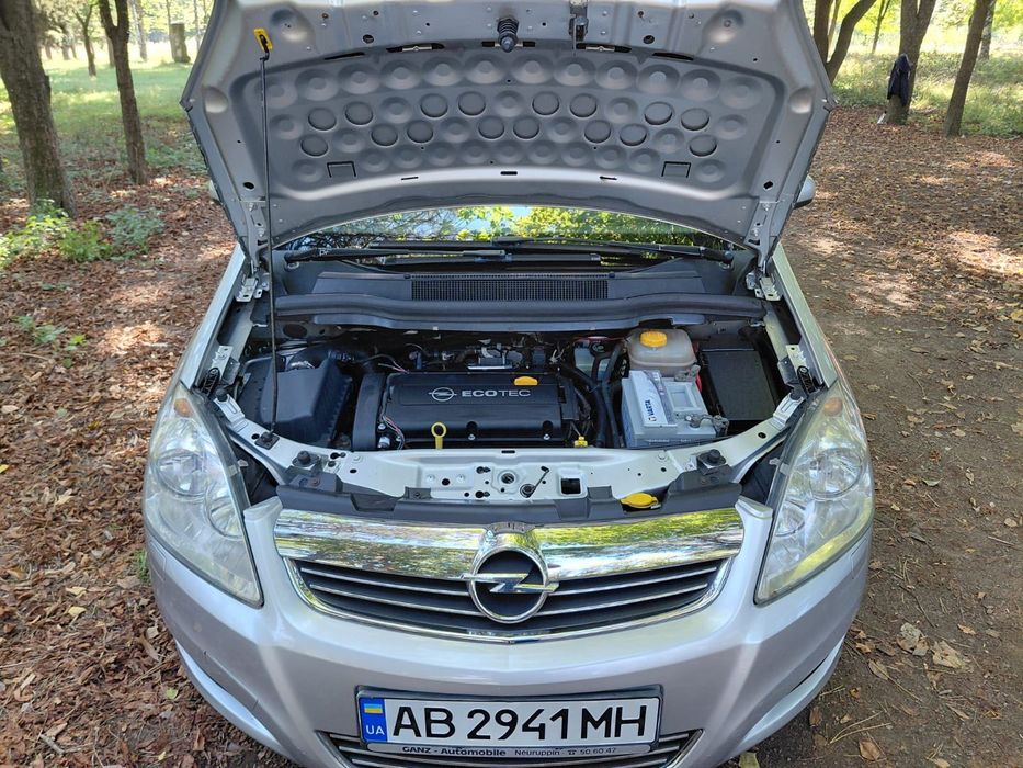 Авто Опель Зафіра