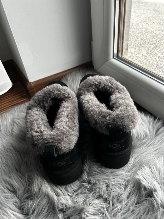 Czarne buty UGG