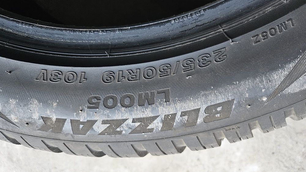 Komplet opon (4szt) BRIDGESTONE BLIZZAK LM005 zimowe.