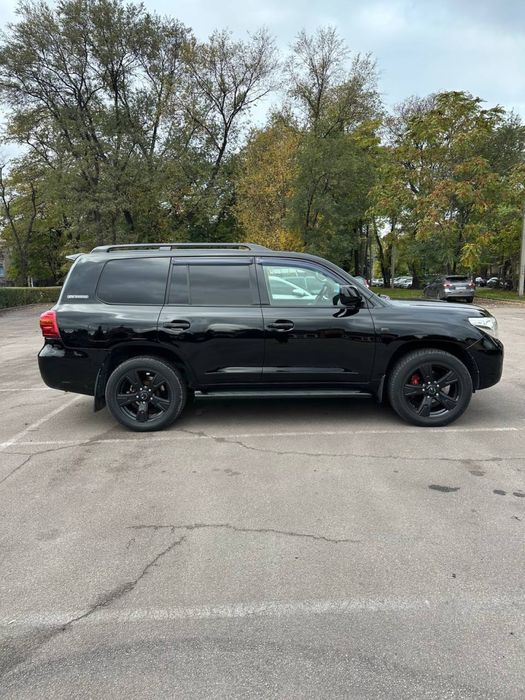 Toyota Land Cruiser 200 2011 год