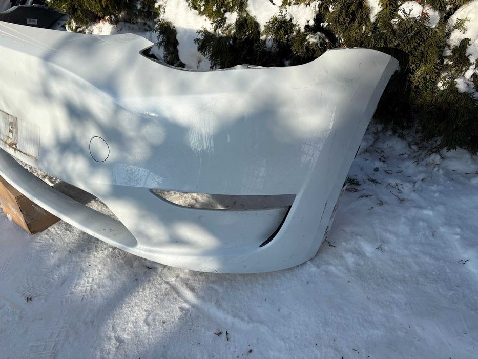 Бампер передній Tesla Model Y (2022 без парктроніка)