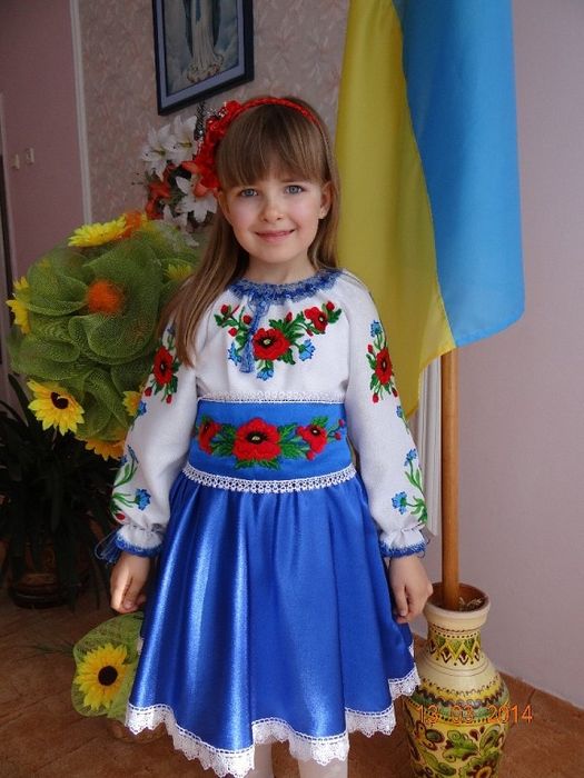 Продам вишитий костюм