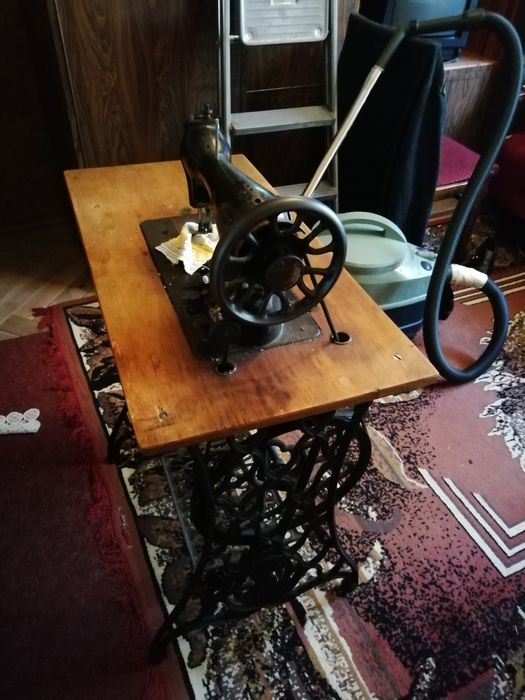 Zabytkowa maszyna do szycia singer