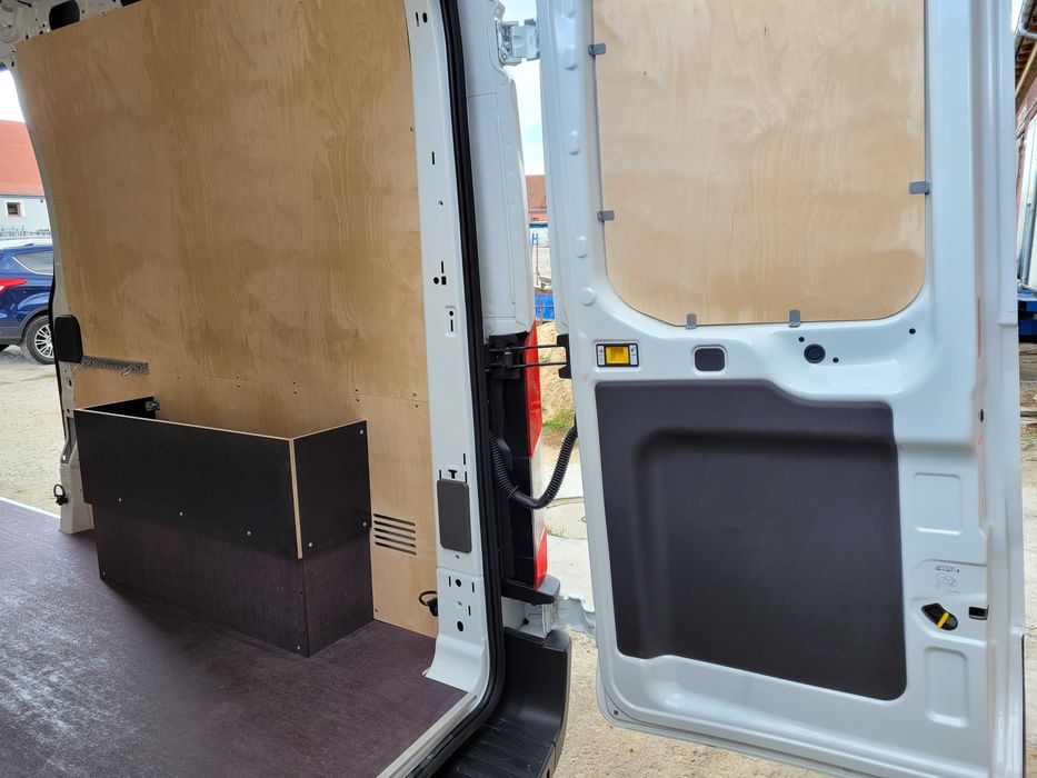 Zabudowa busa, paki Ford Transit L3H2 podłoga, boki, nadkola