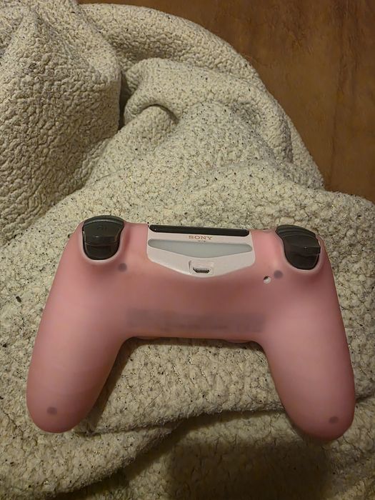 Consola ps4 pro 1tb de cor branca bastante rara