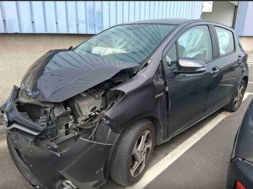 TOYOTA Yaris Salvado