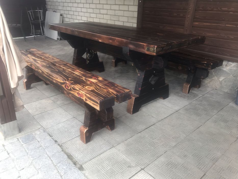 Стіл та лави з масива