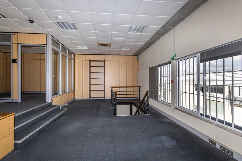 Armazém C/ Escritórios no Barreiro