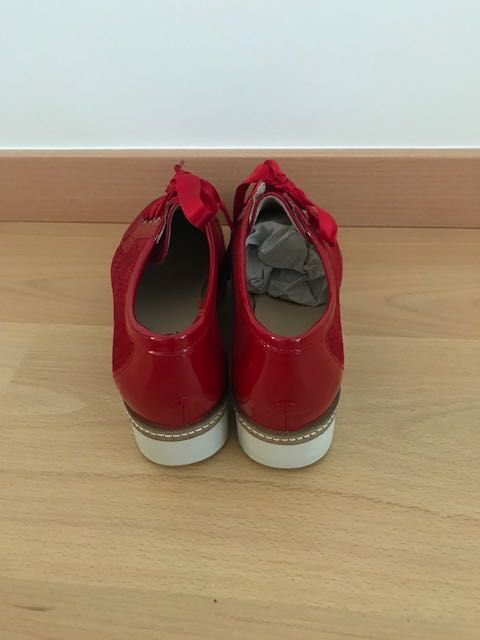 Sapatos NOVOS muito confortáveis Nº 39