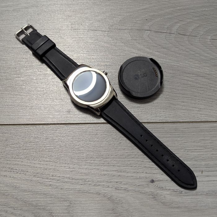 Смарт-годинник LG W-150 потребує ремонт