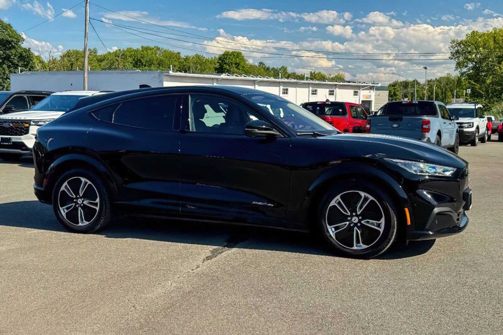 Ford Mustang Mach-E Premium      2023