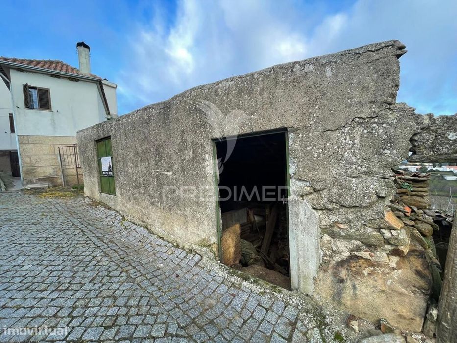 Armazém com 38 m² em poço do canto , Meda