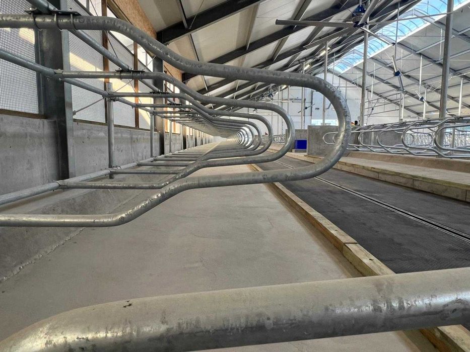 Agrafki Obejmy Rury Drabiny wyposażenie obory KOMPLETNE!