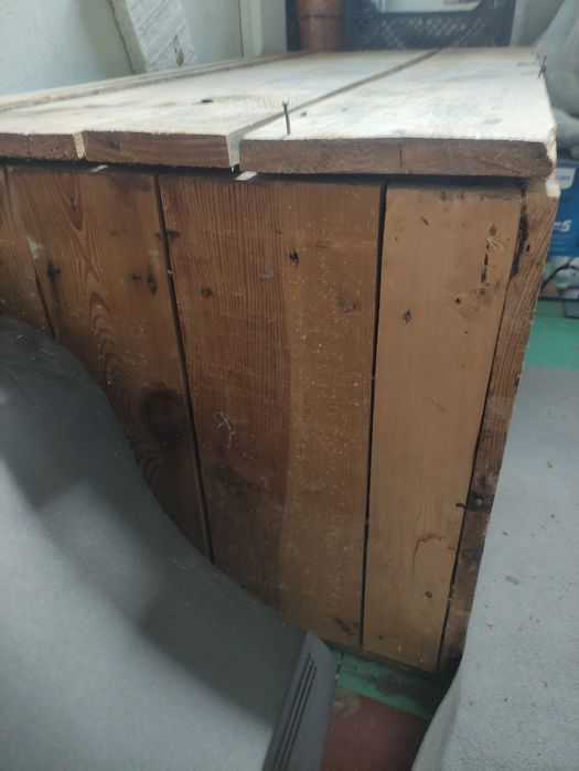 Дерев'янна скриня для речей