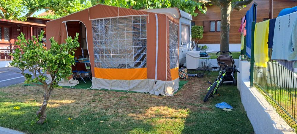 Caravana rebativel com avançado .