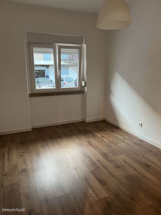 Exelente T2 Remodeladao na zona Montalvão Setubal