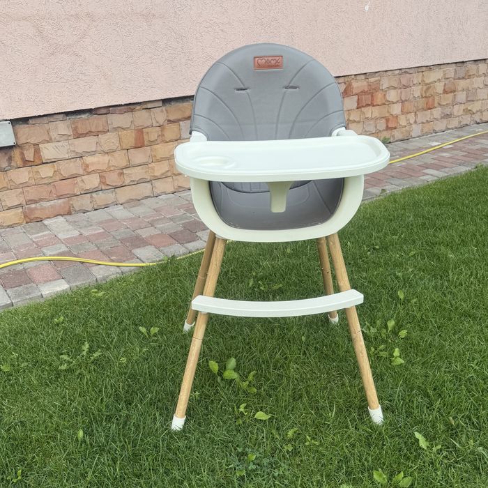Стлільчик для годування Momi