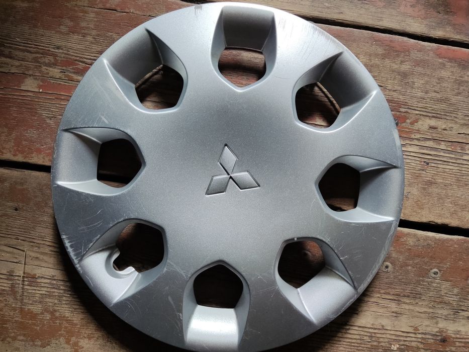 Колпак оригинальный Mitsubishi R16