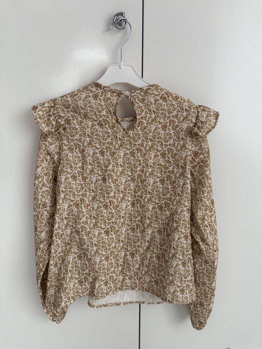 Ніжна жіноча блуза