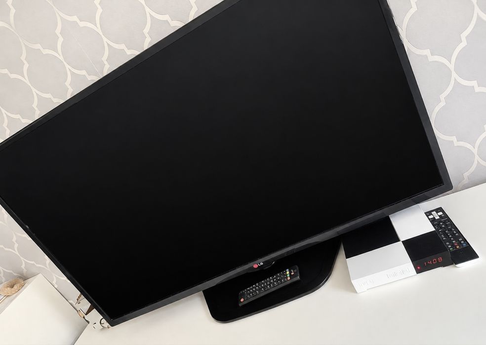 Telewizor LG 42 cale bez SMARTa. Sprzedam  atrakcyjnej cenie :)