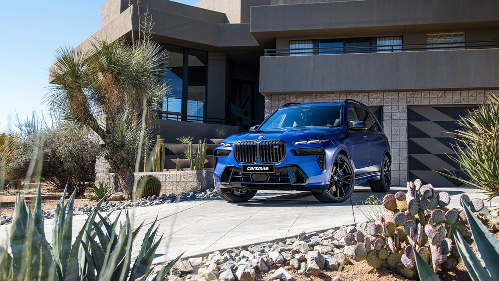 BMW X7 niebieskie od przodu