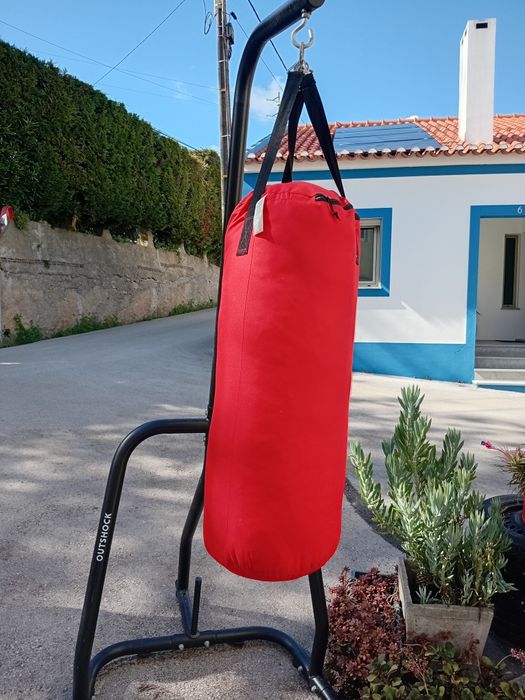 Saco de boxe e suporte