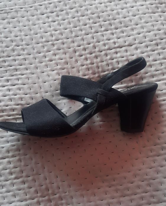 Sandały eleganckie na obcasie